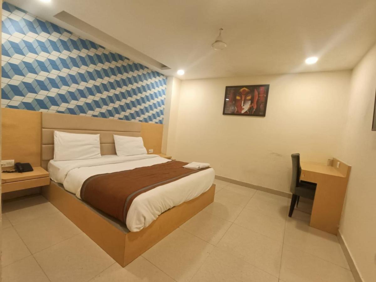 Hotel Ronit Royal Delhi Airport By D'Capitol Нью-Дели Экстерьер фото