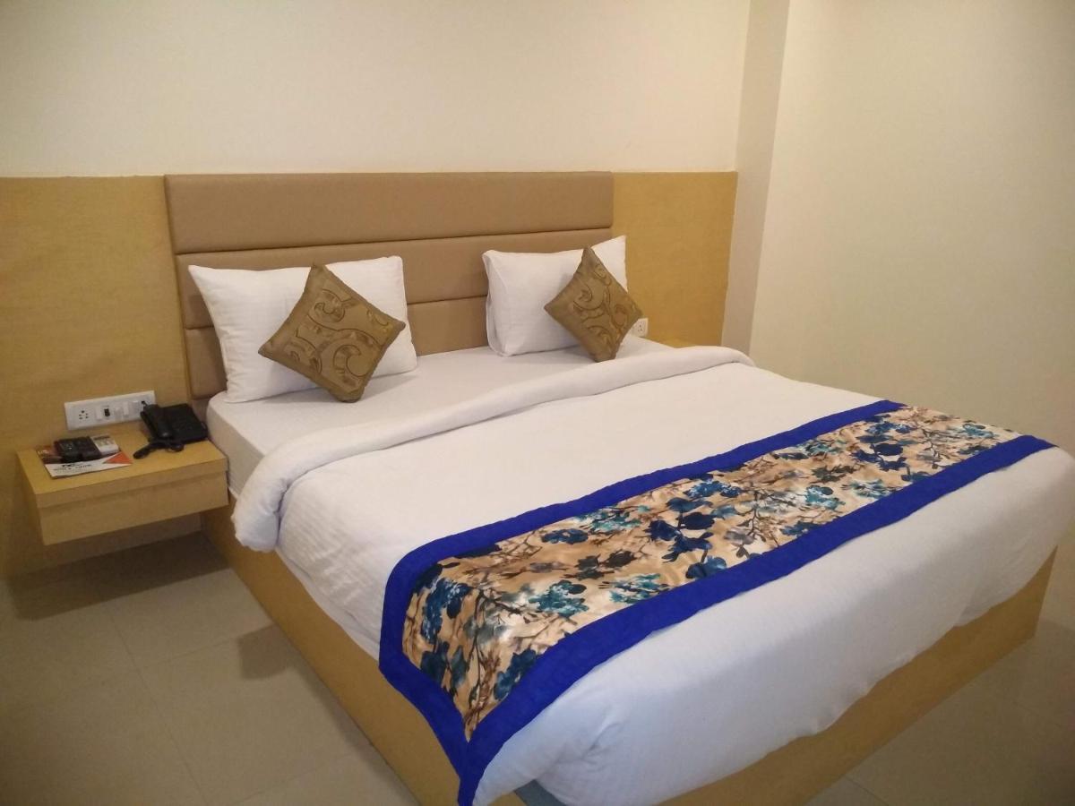 Hotel Ronit Royal Delhi Airport By D'Capitol Нью-Дели Экстерьер фото