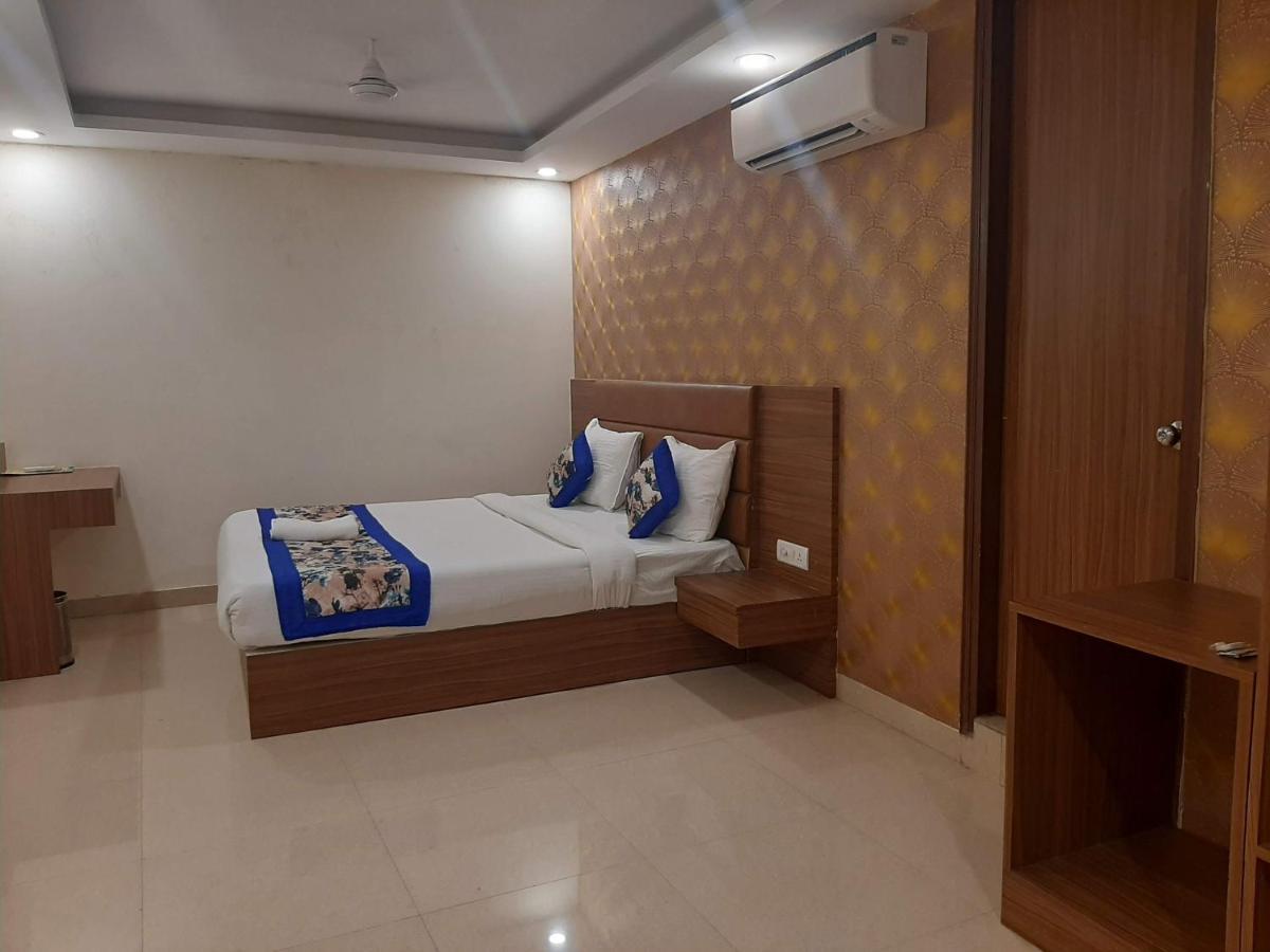 Hotel Ronit Royal Delhi Airport By D'Capitol Нью-Дели Экстерьер фото