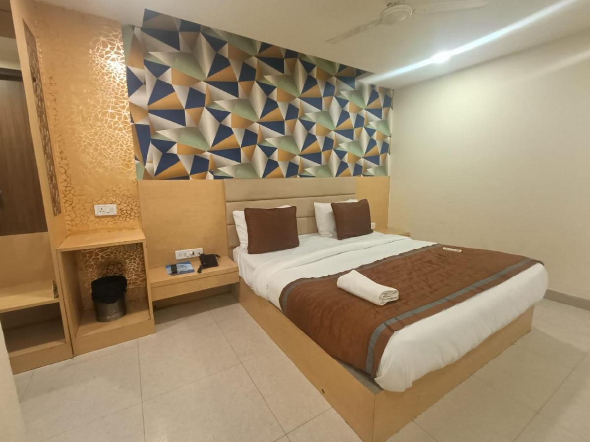 Hotel Ronit Royal Delhi Airport By D'Capitol Нью-Дели Экстерьер фото