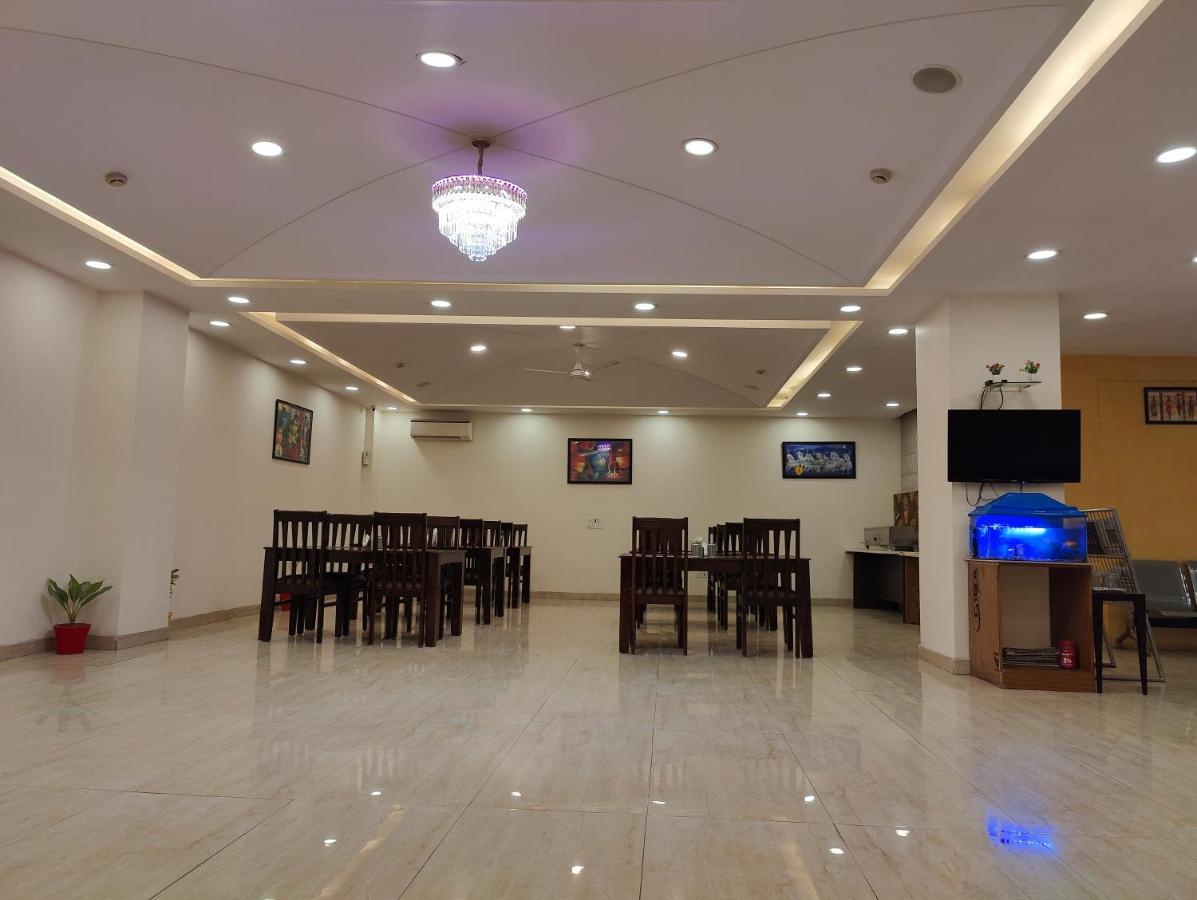 Hotel Ronit Royal Delhi Airport By D'Capitol Нью-Дели Экстерьер фото