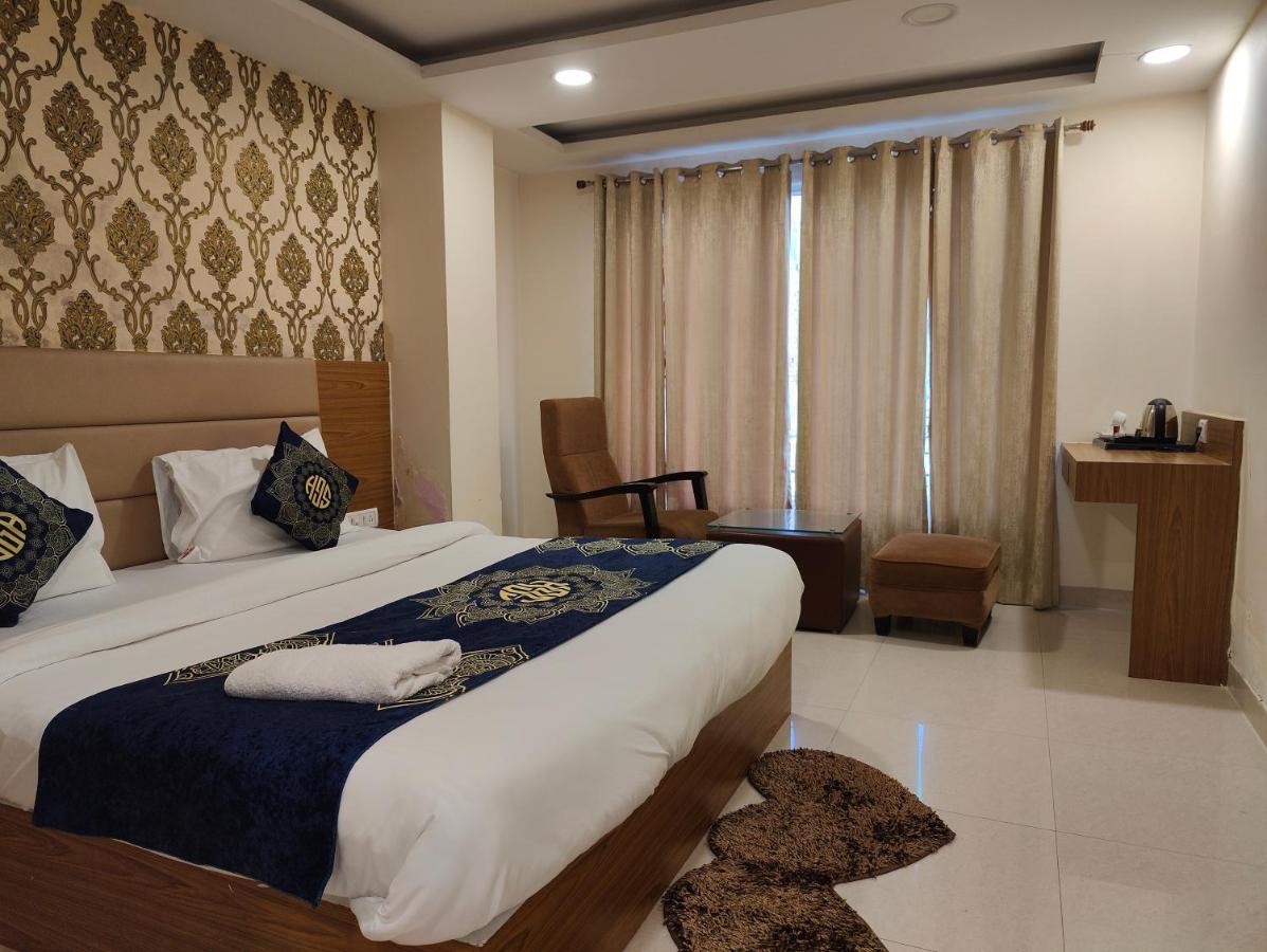 Hotel Ronit Royal Delhi Airport By D'Capitol Нью-Дели Экстерьер фото