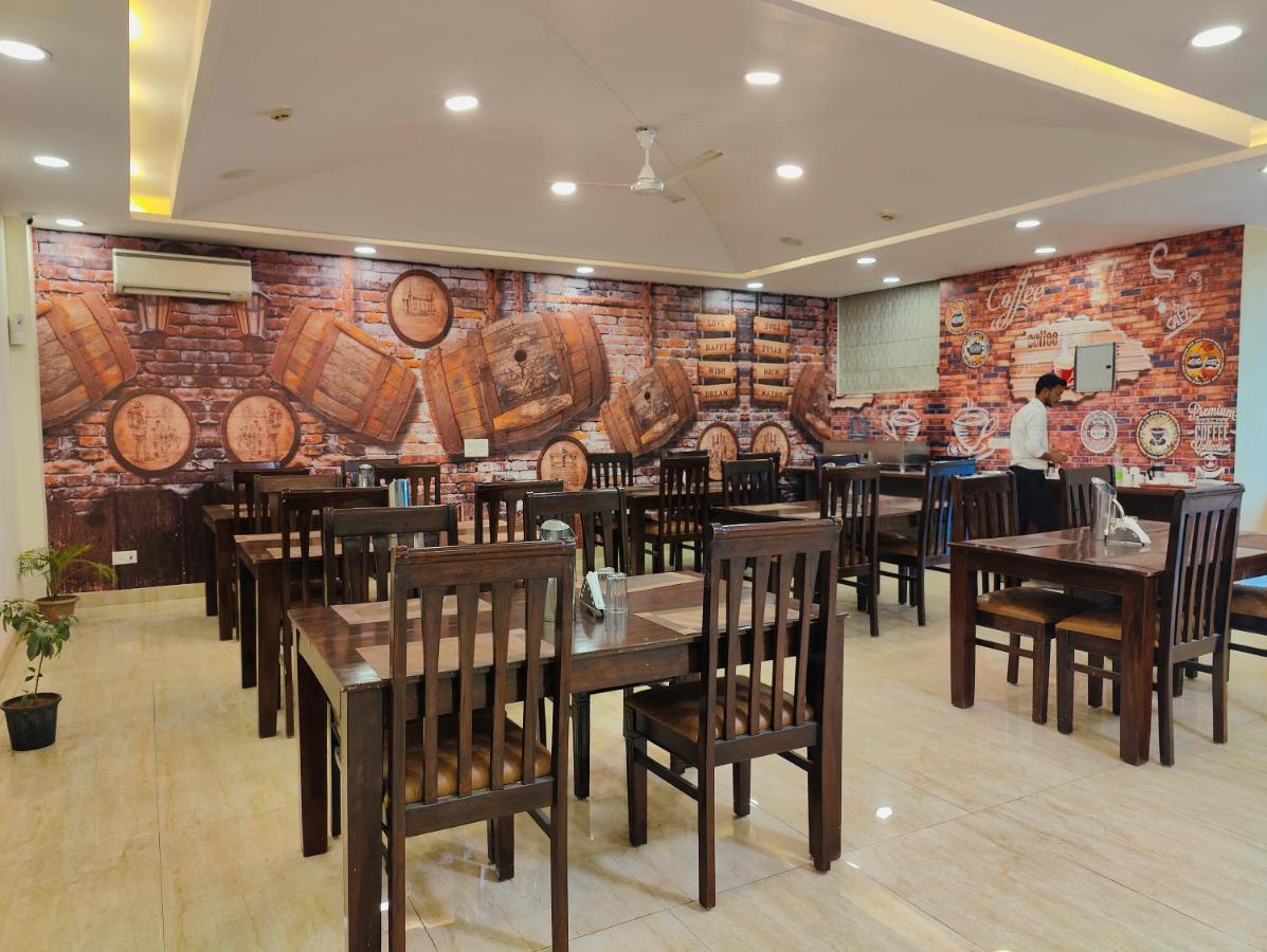 Hotel Ronit Royal Delhi Airport By D'Capitol Нью-Дели Экстерьер фото