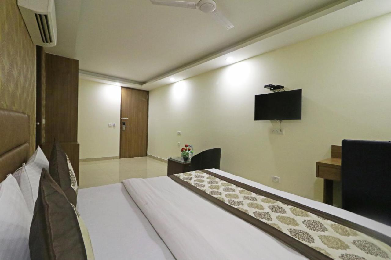 Hotel Ronit Royal Delhi Airport By D'Capitol Нью-Дели Экстерьер фото