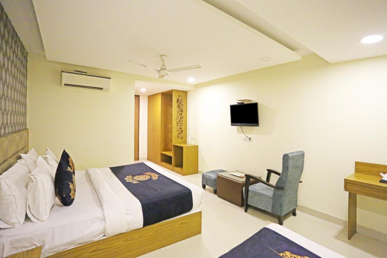 Hotel Ronit Royal Delhi Airport By D'Capitol Нью-Дели Экстерьер фото